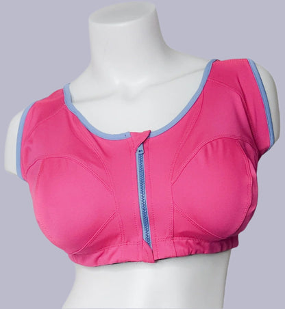 Mannequin wearing La Plantureuse Performance Bra in the color Cotton Candy